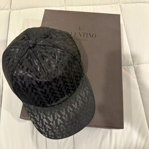Valentino hat